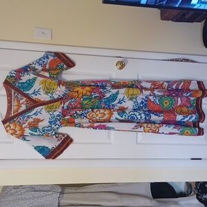 Beautiful floral maxi dress sz M, (tags cut out) in multi color floral print.